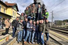 Gruppe aus Ottnang/Umgebung auf Kulturreise mit dem Nostalgiezug von Ampflwang nach Freistadt und Besuch im Freistädter Brauhaus