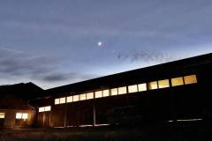 Ein eher seltenes Bild am Abendhimmel, Jupiter und Venus, dazwischen die Sichel des zunehmenden Mondes.