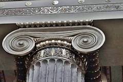 Eine Säule im ehem. Sitzungssaal des Bundesrates in Wien