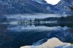 Der spiegelglatte Langbathsee
