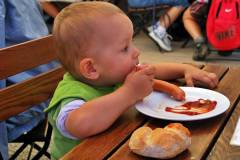 Kleiner Mann mit großem Hunger