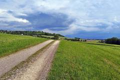 Regenwolken sammeln sich über Ottnang