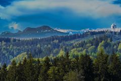 Unser Hausruck, im Hintergrund der Watzmann